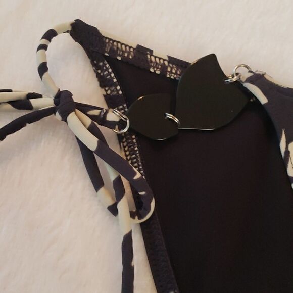 Victoria's Secret Bikini Bottoms - Picture 3 of 6